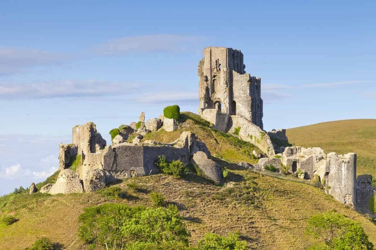 castles in the united kingdom corfe castle england