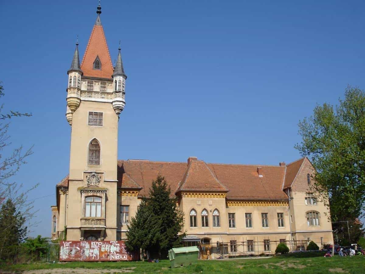 Fe&scaron;tetić Castle Croatia