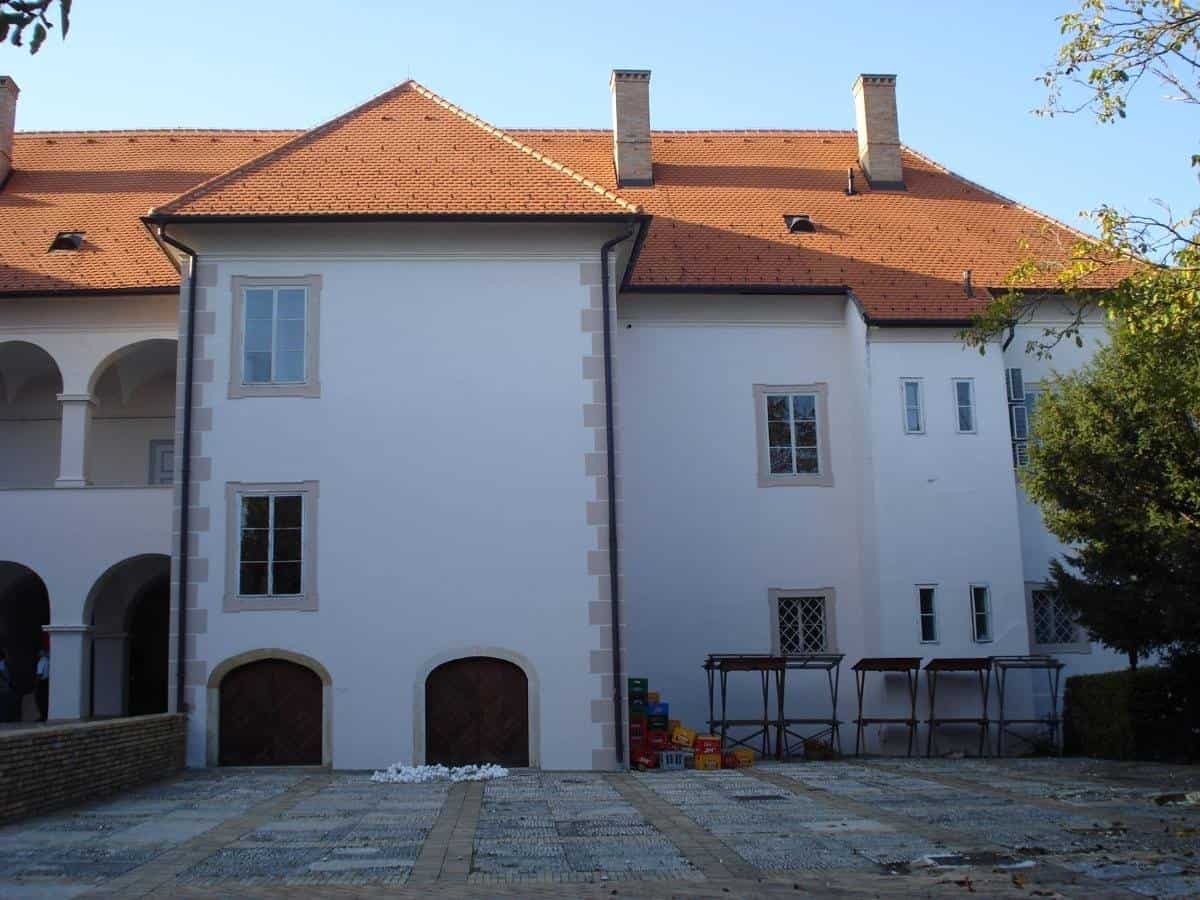 Or&scaron;ić Castle