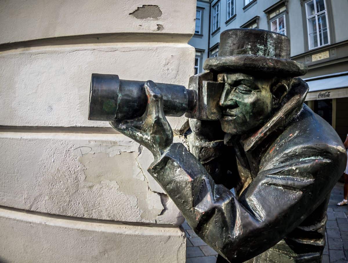 Paparazzi Statue Bratislava