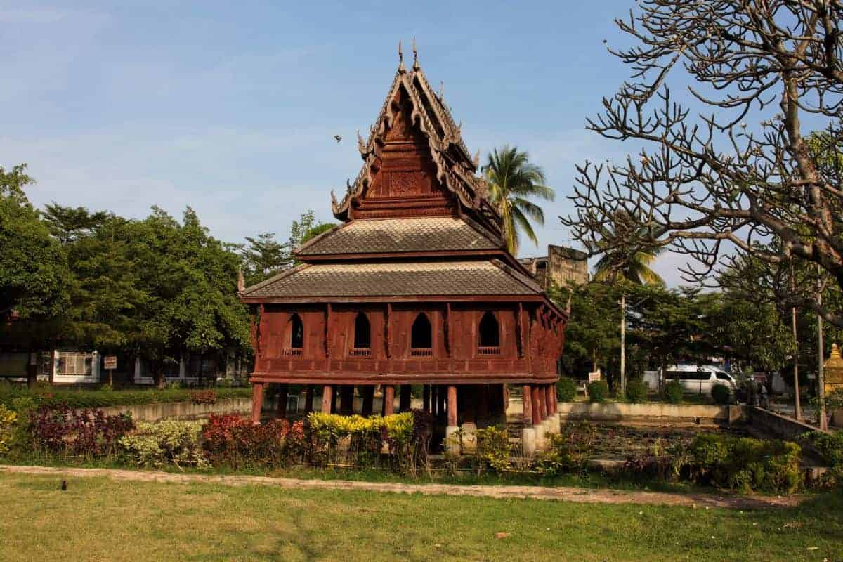 Wat Thung Si Muang Temple