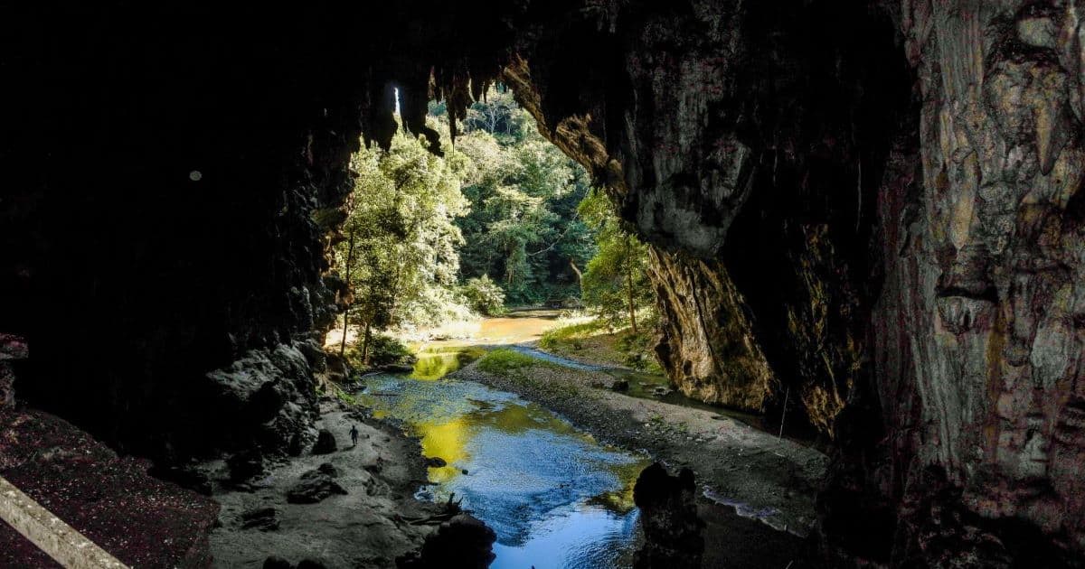 Tham Lod Cave