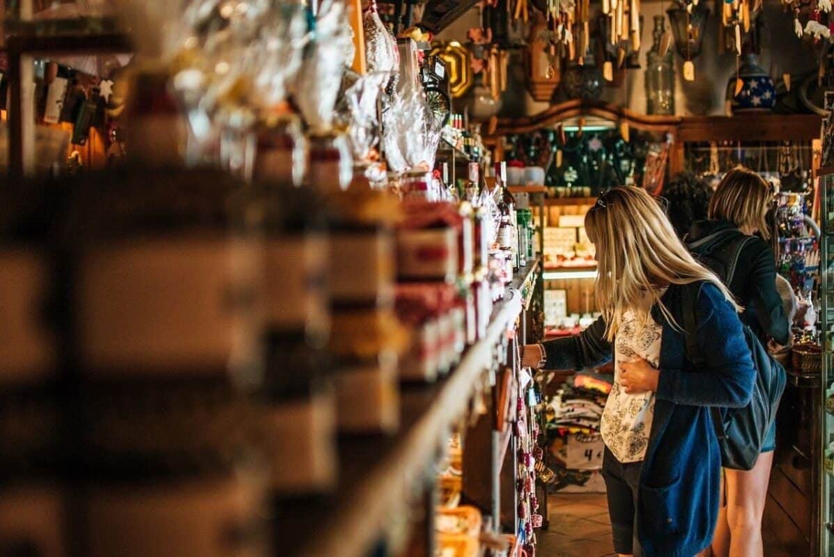 souvenir shops in spain