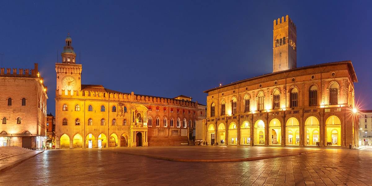 things to do in Bologna Piazza Maggiore