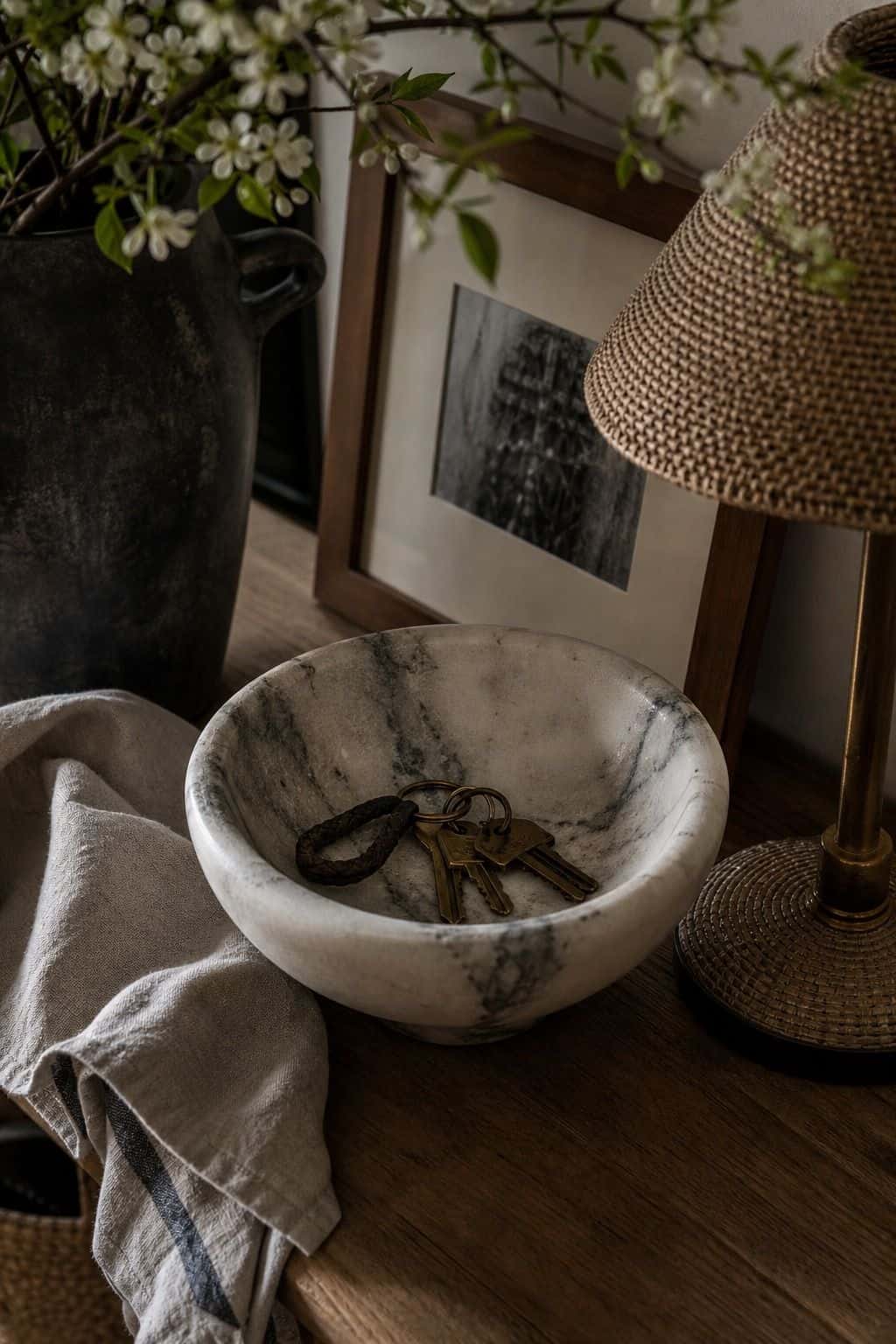 Zen kitchen decor idea with ceramic counter tray in a calm natural kitchen.