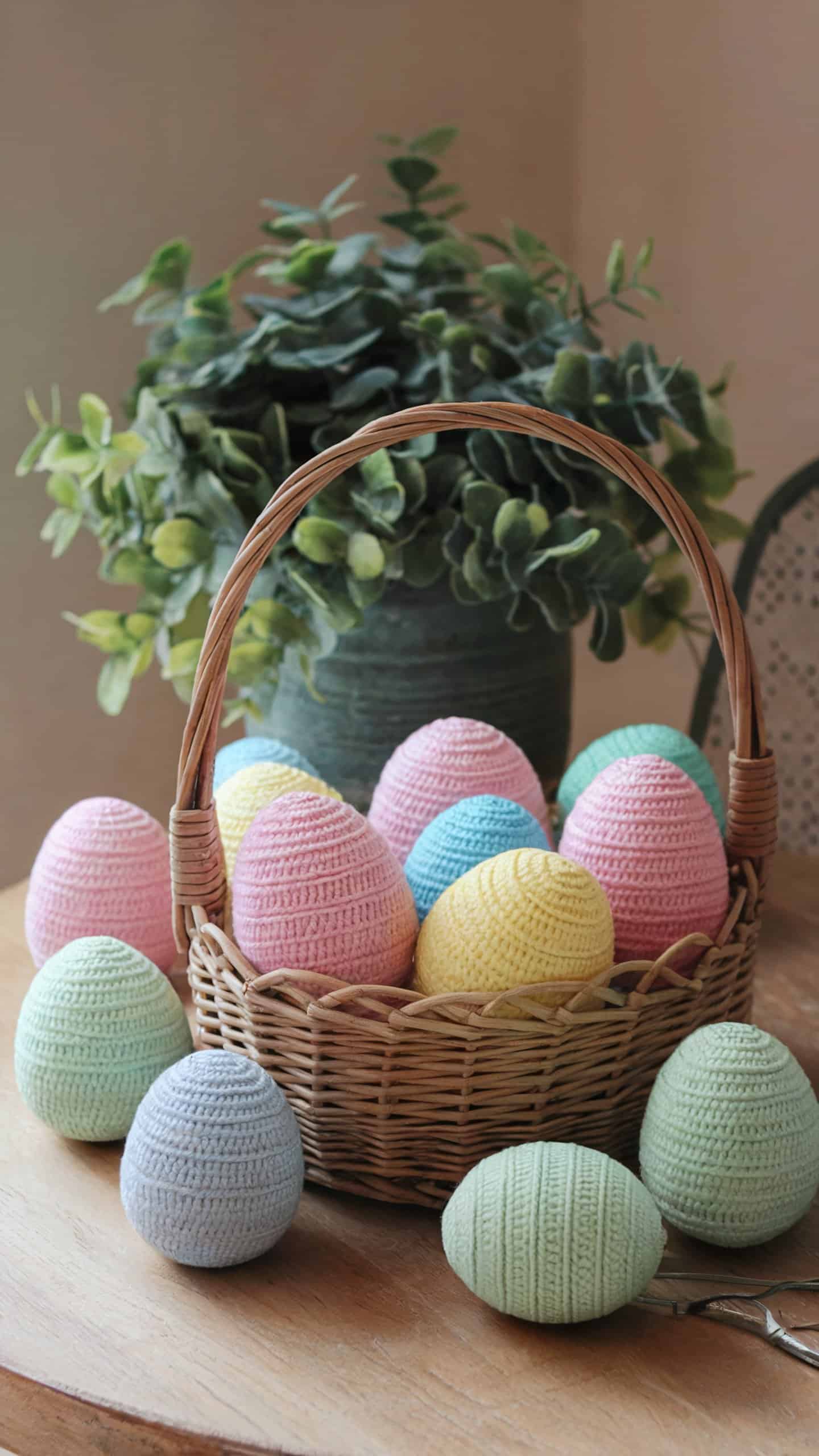 Discover creative and cheerful Easter decorating ideas to refresh your home this season! From floral centerpieces to playful bunny accents, transform your space into a festive haven perfect for family gatherings and celebrations.