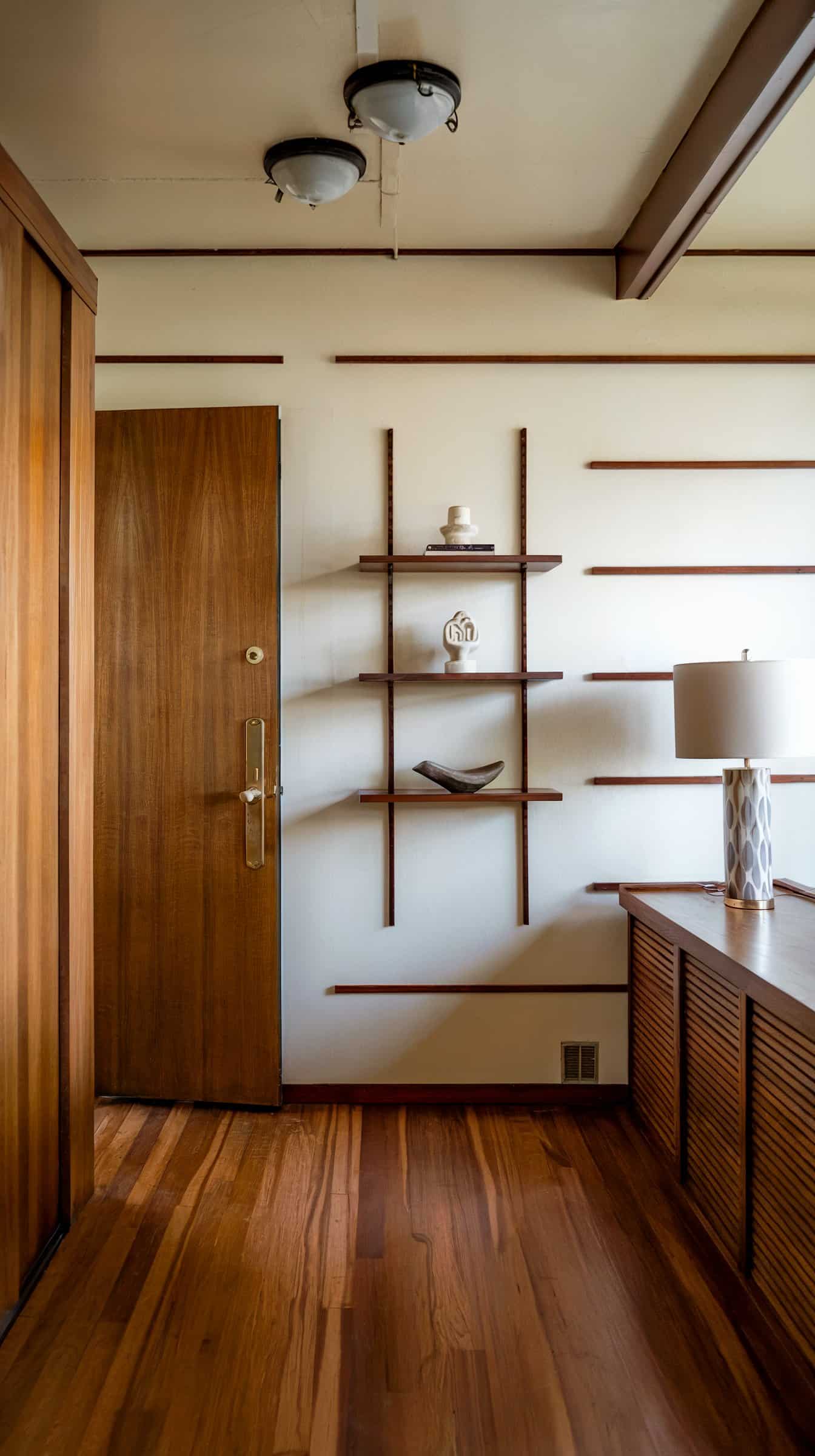 Discover mid-century modern hallway decor ideas that will transform your space with style, color, and chic designs. Elevate your home today!