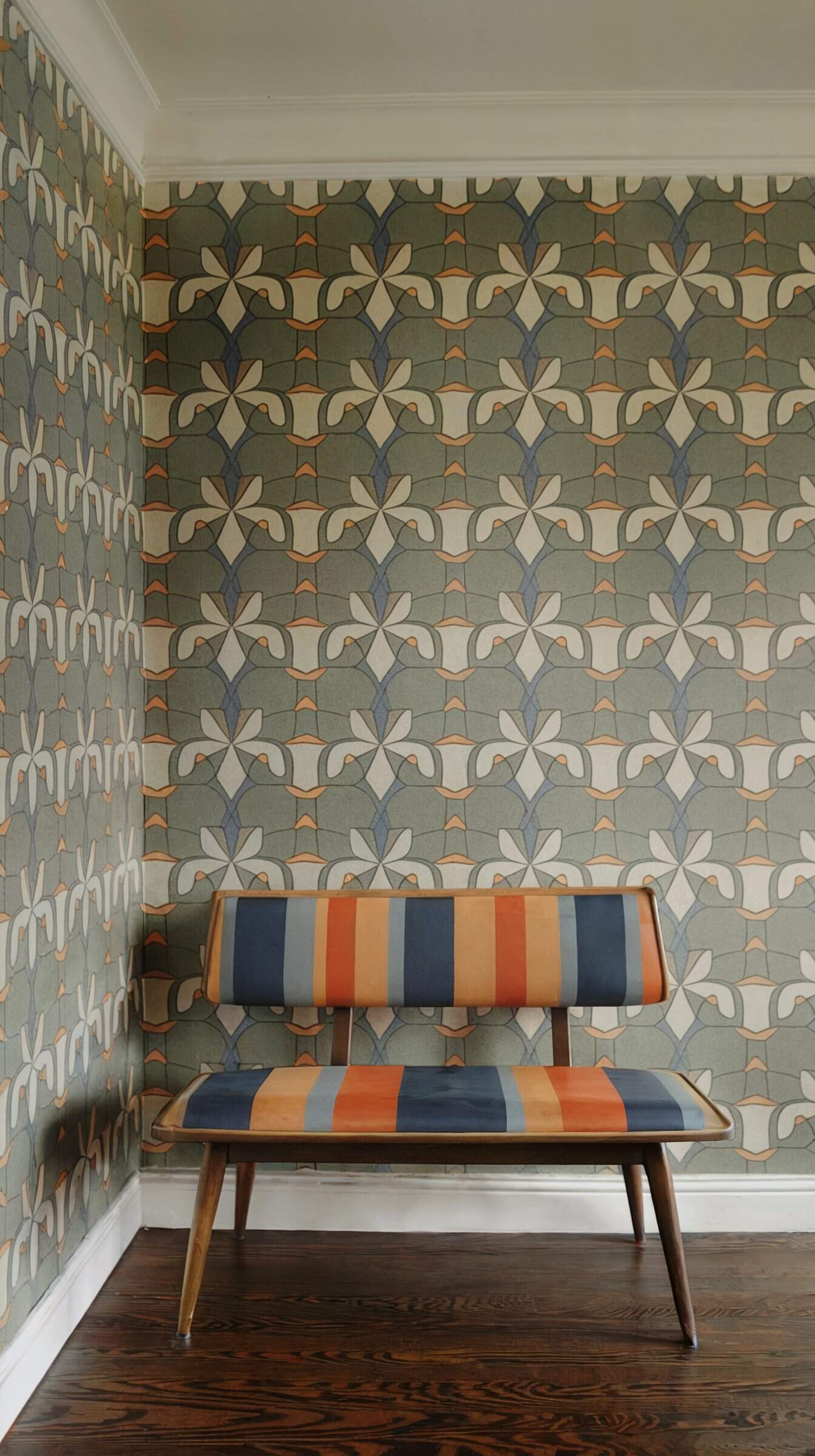 Discover mid-century modern hallway decor ideas that will transform your space with style, color, and chic designs. Elevate your home today!