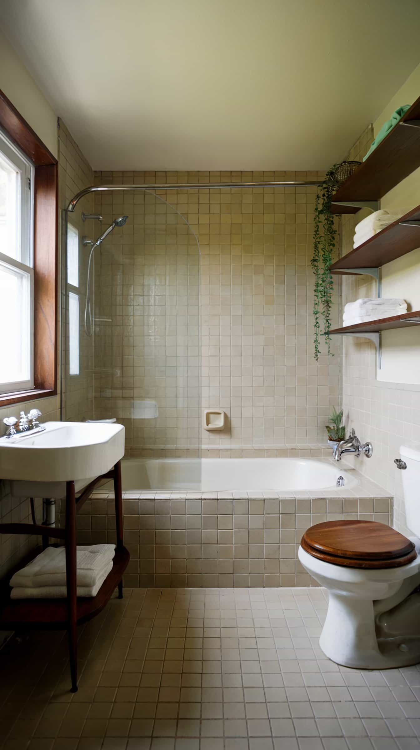 Upgrade your space with these mid-century modern bathroom ideas! Discover how to blend vintage charm with sleek, functional design for a timeless look.