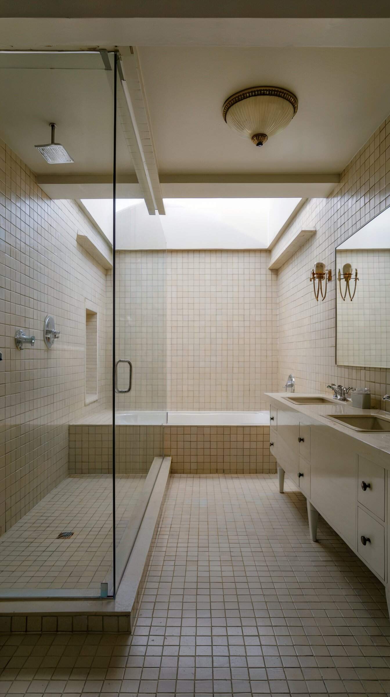 Upgrade your space with these mid-century modern bathroom ideas! Discover how to blend vintage charm with sleek, functional design for a timeless look.