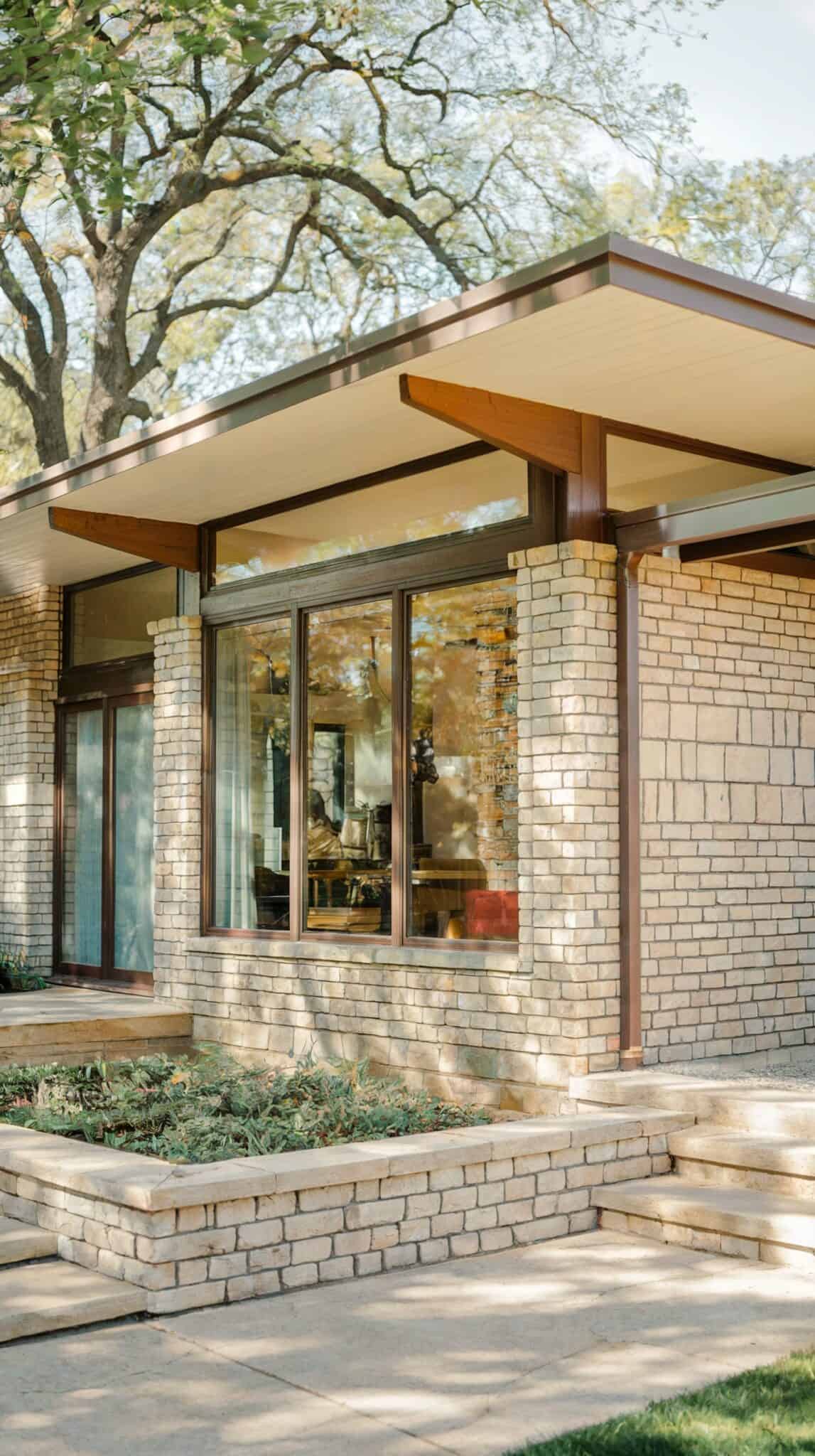 Bold and Elegant Mid-Century Modern House Exterior Ideas