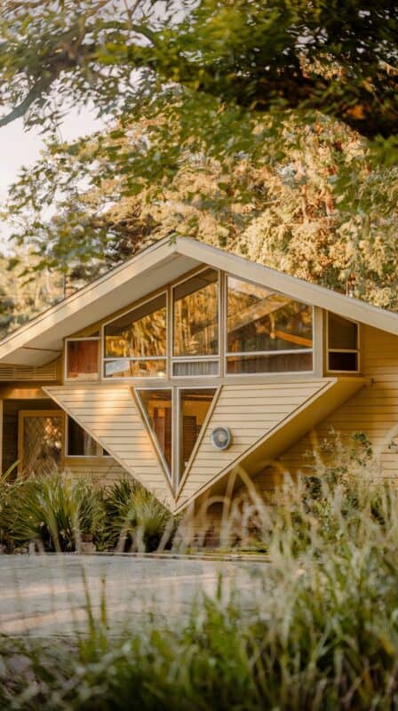 Enhance your home with these mid-century modern exterior design tips. With these design principles, you can create a timeless, stylish, and functional outdoor aesthetic.