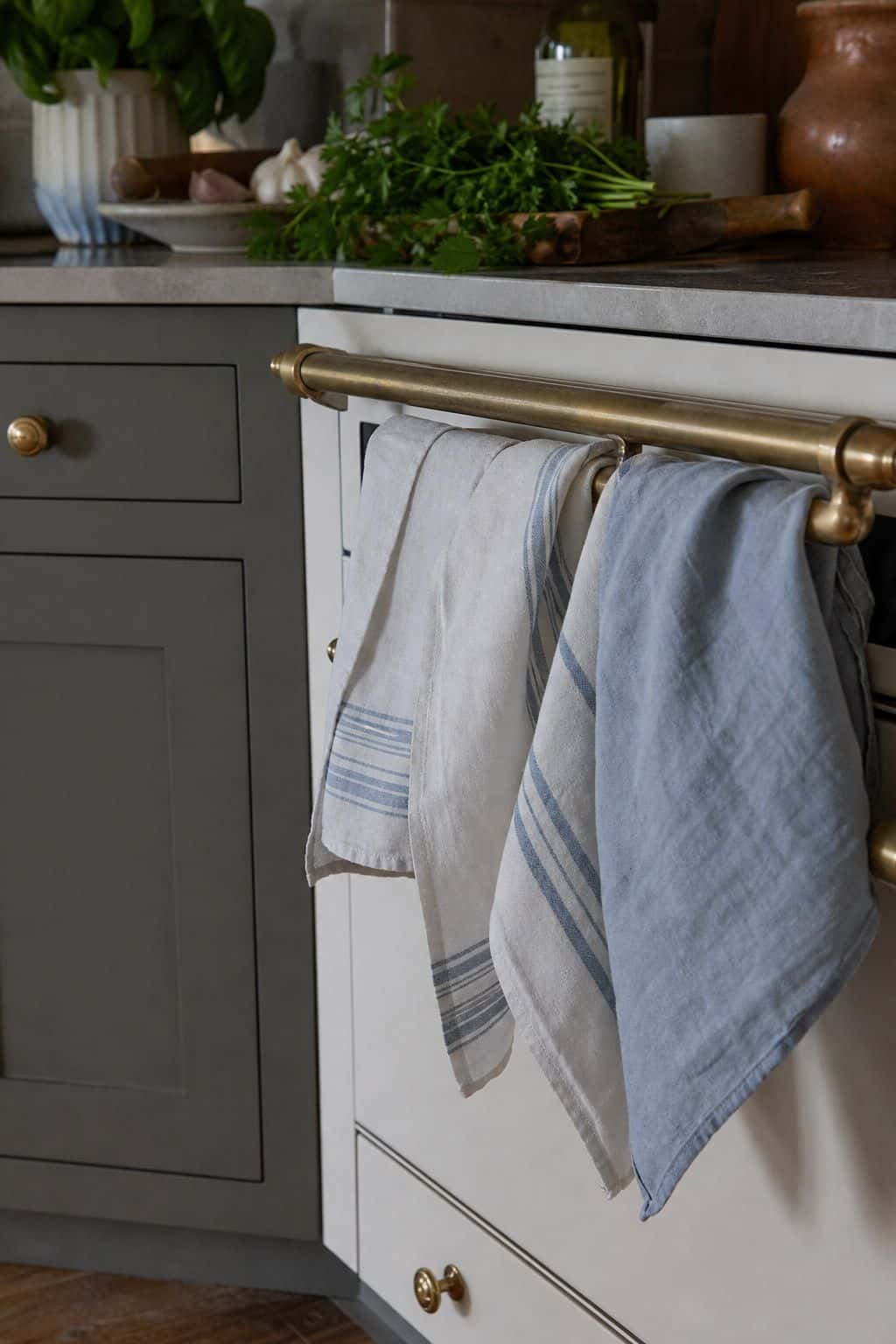 Summer kitchen decor with linen kitchen towels